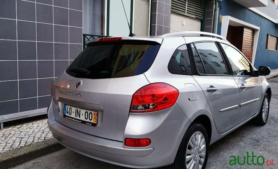 2009' Renault Clio Break photo #3