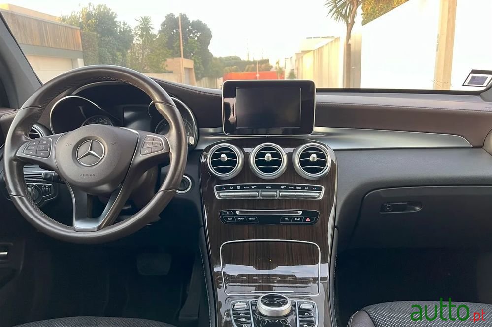 2018' Mercedes-Benz GLC 250 photo #6