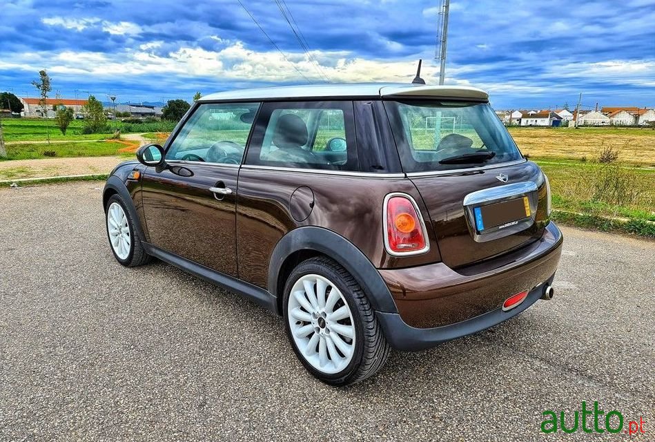 2010' MINI Cooper photo #4
