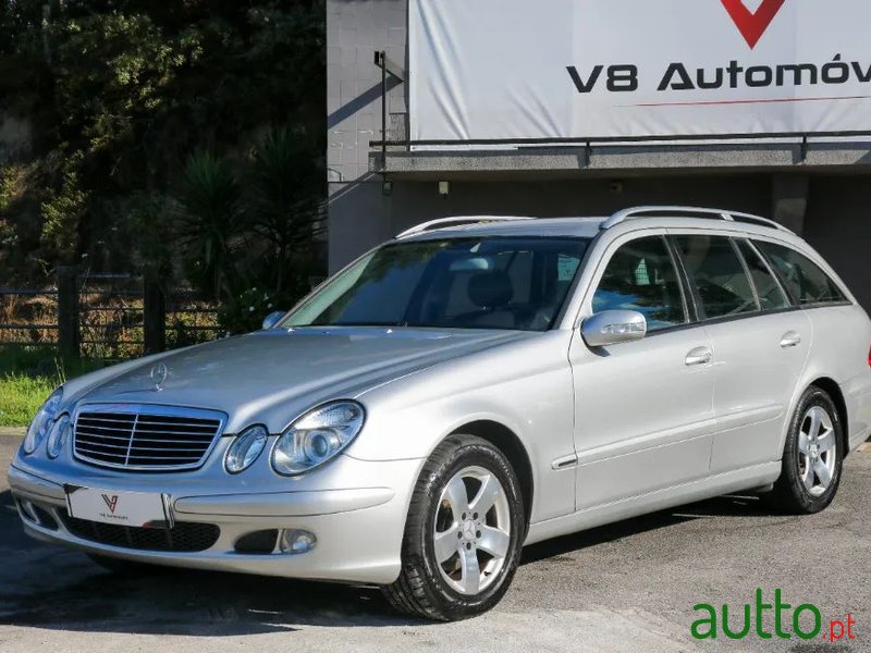 2004' Mercedes-Benz E-220 photo #2