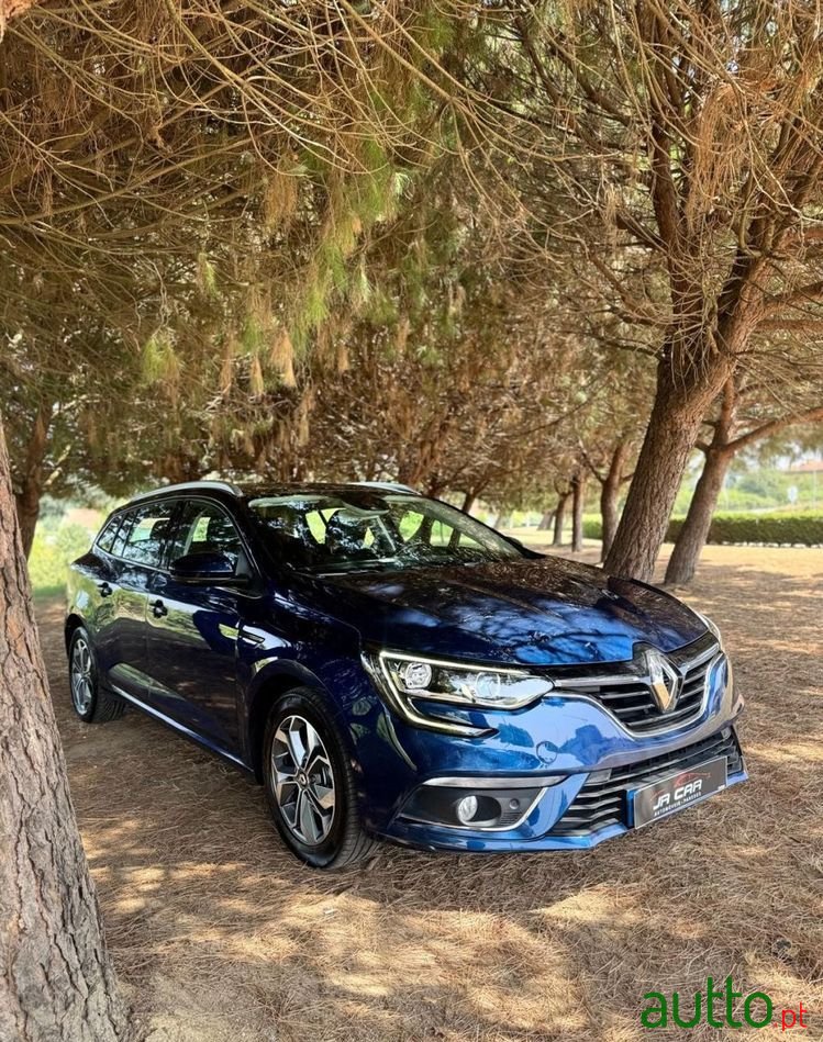 2020' Renault Megane photo #2