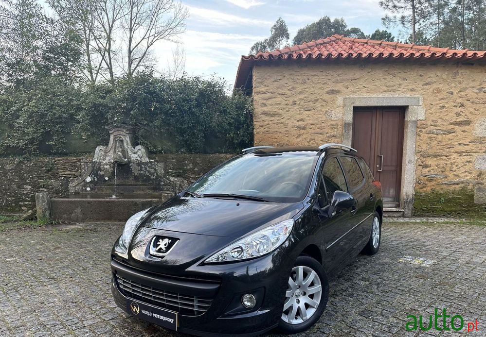 2011' Peugeot 207 Sw photo #1