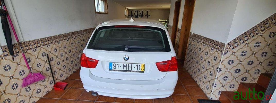 2011' BMW 318 photo #4