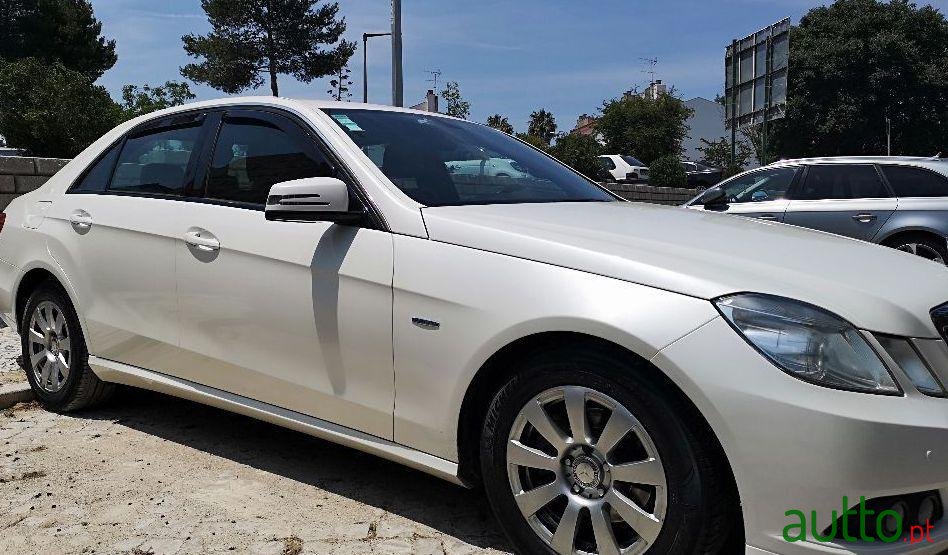 2011' Mercedes-Benz E-200 photo #1