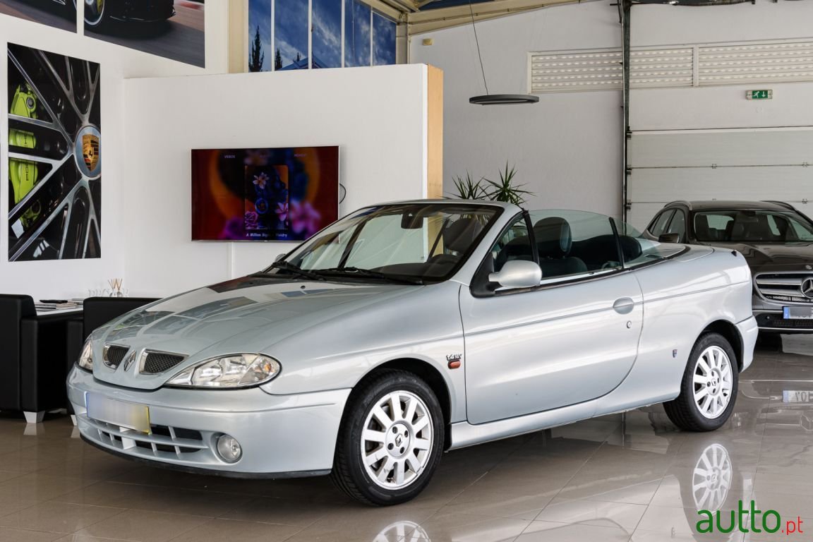 2002' Renault Megane photo #1