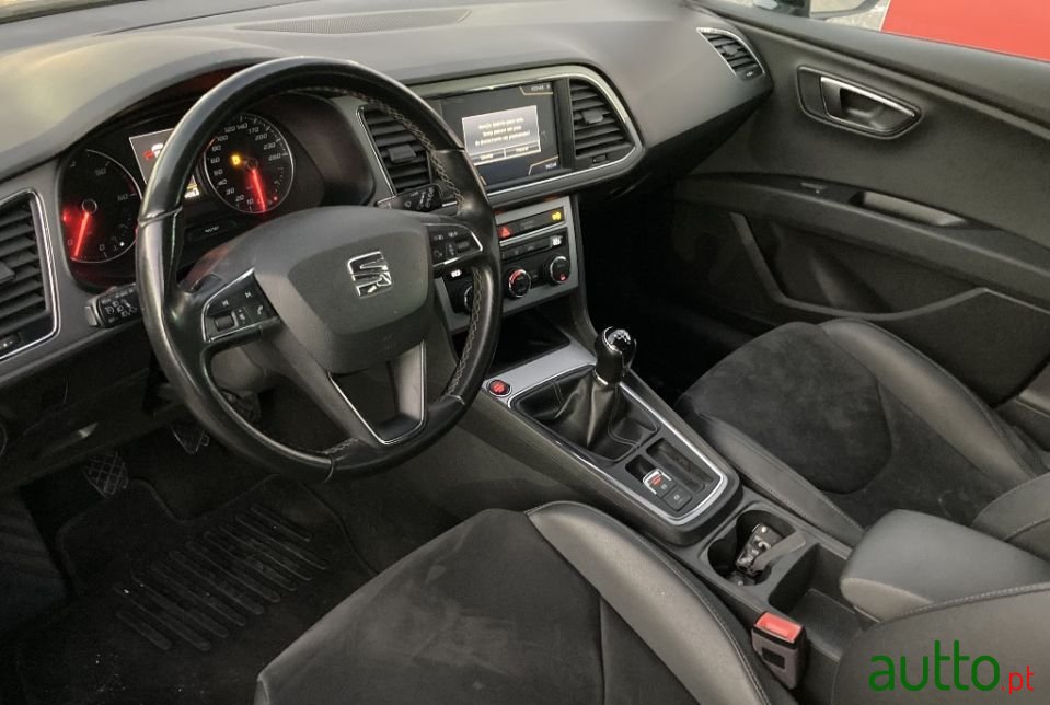 2017' SEAT Leon-St photo #6