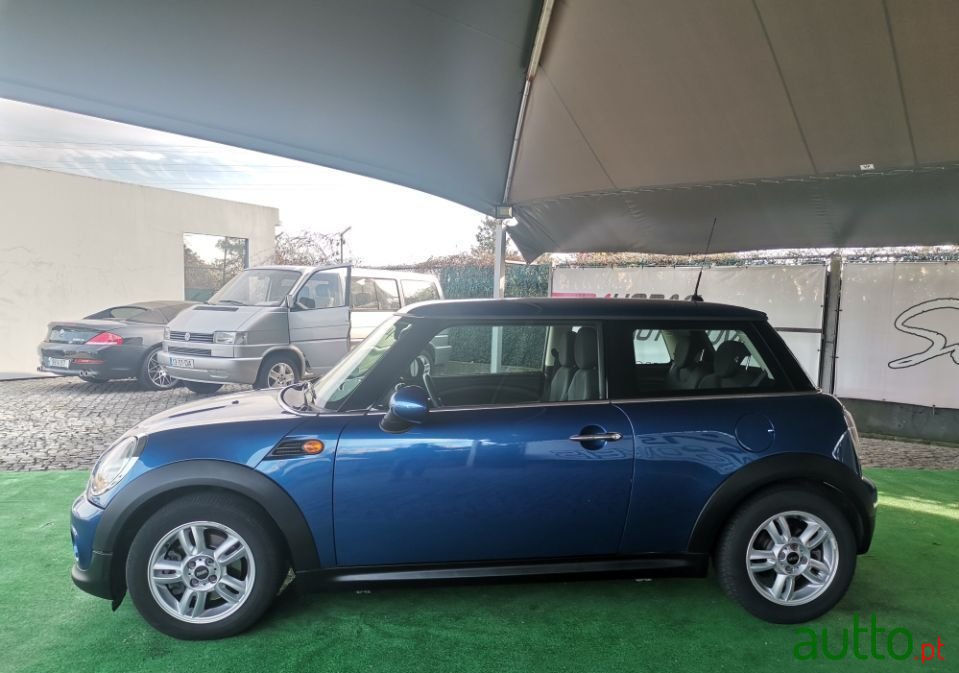 2011' MINI Cooper photo #4