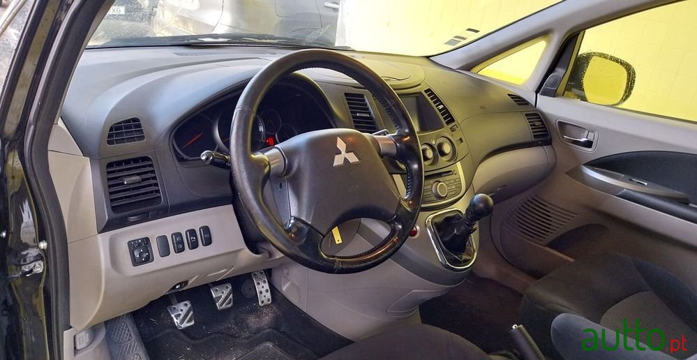2010' Mitsubishi Grandis 2.0 Di-D Invite Fpf photo #5