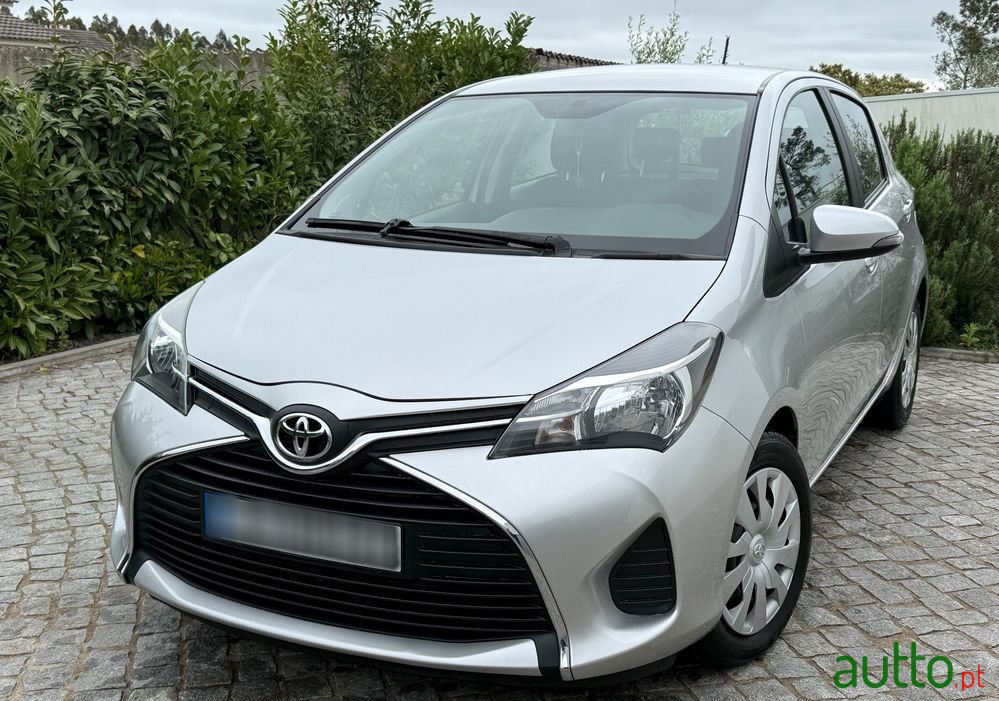 2017' Toyota Yaris photo #2