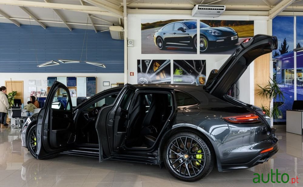 2020' Porsche Panamera photo #4