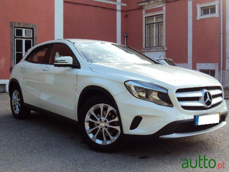 2014' Mercedes-Benz GLA 200 CDi photo #1