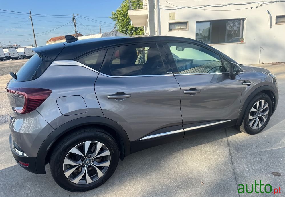 2020' Renault Captur photo #2