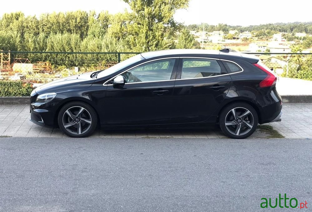 2013' Volvo V40 photo #2