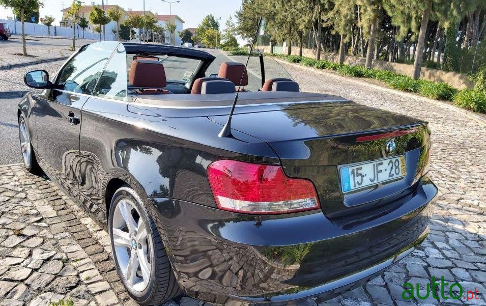 2010' BMW 118 D Cabrio photo #2