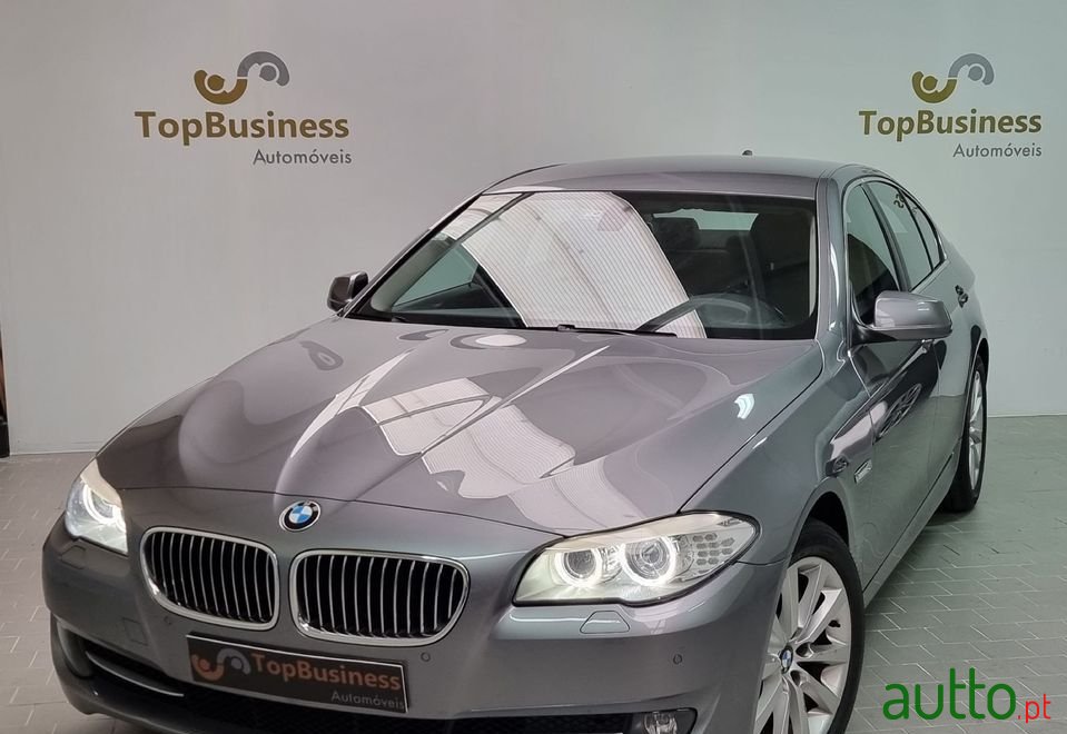 2012' BMW 525 photo #2