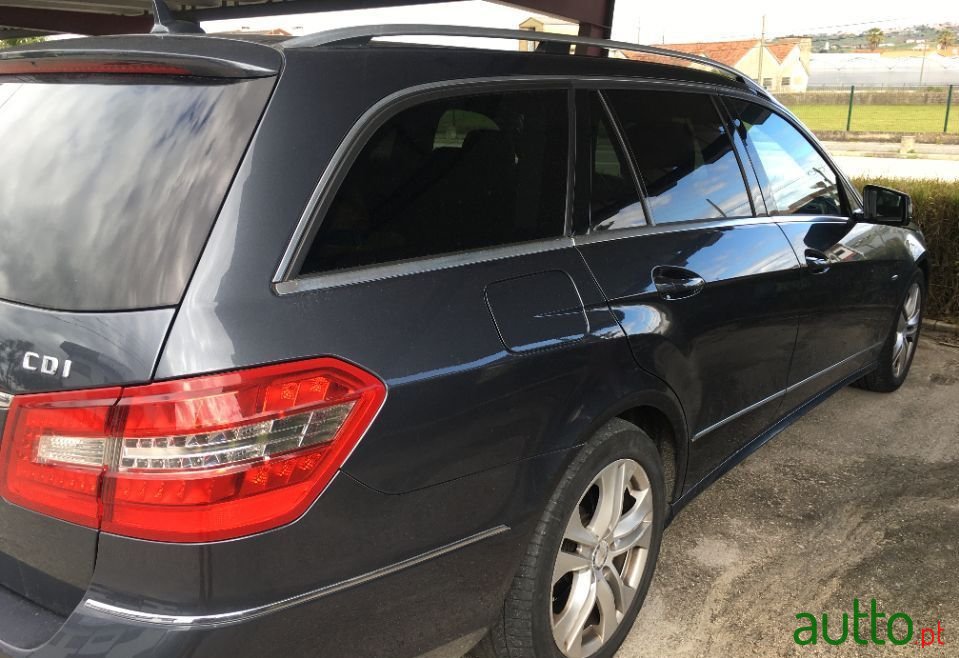 2012' Mercedes-Benz E-250 photo #2