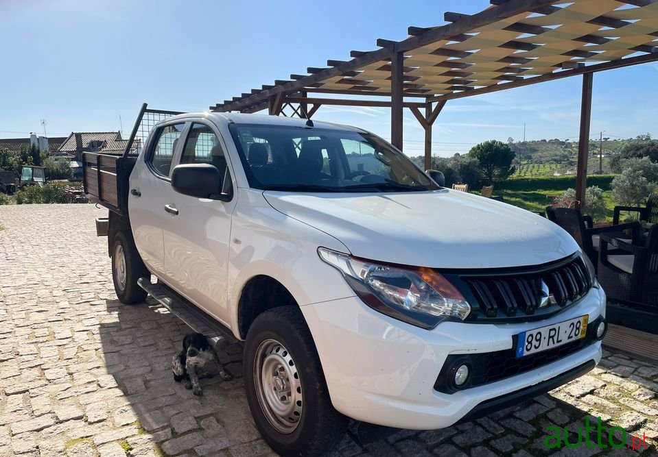 2016' Mitsubishi L200 photo #1