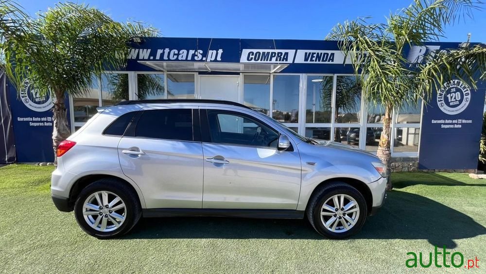 2013' Mitsubishi ASX photo #6