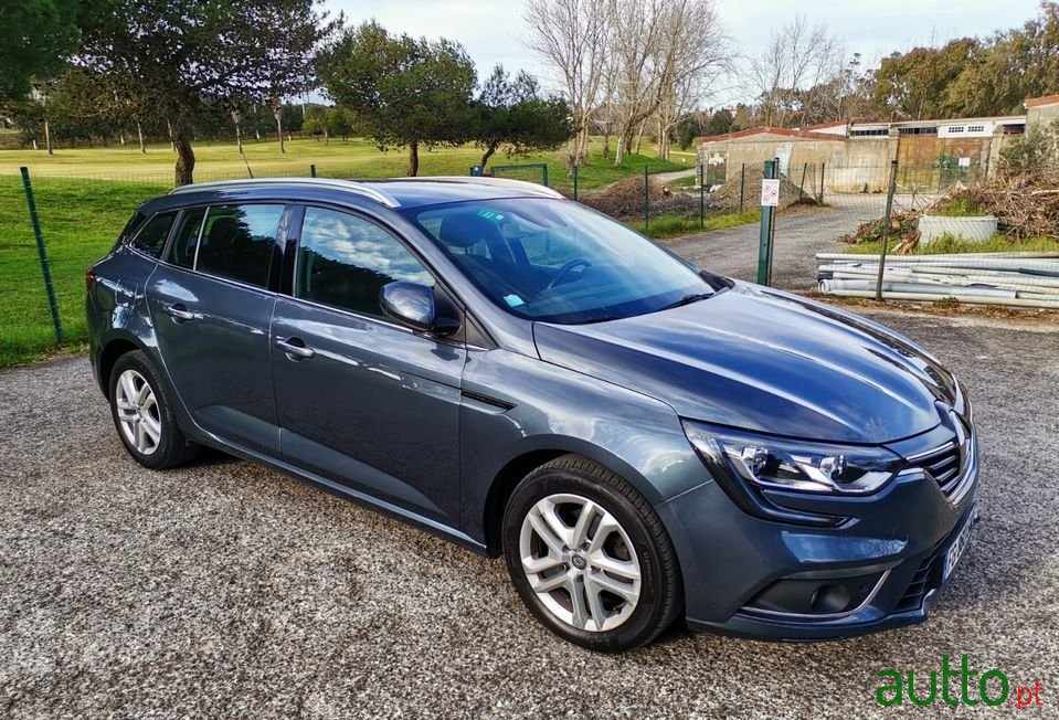 2019' Renault Megane Sport Tourer photo #1
