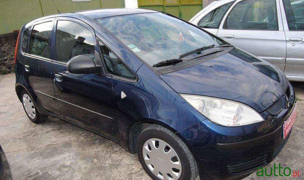 2005' Mitsubishi Colt photo #1