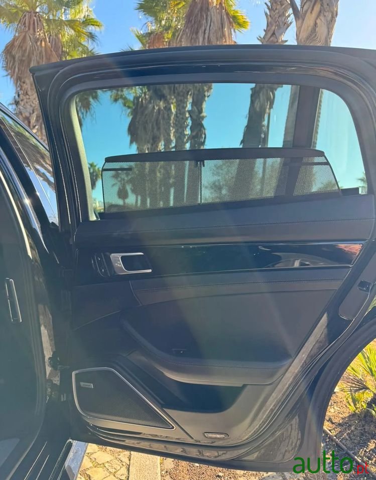 2018' Porsche Panamera 4 E-Hybrid photo #4