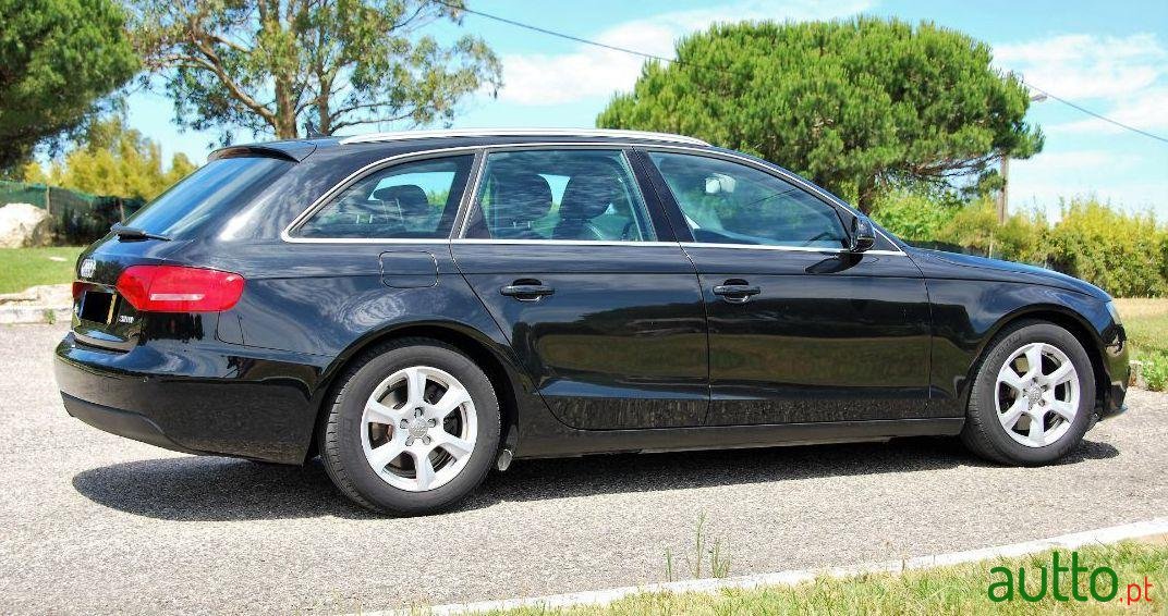 2011' Audi A4 Avant photo #3