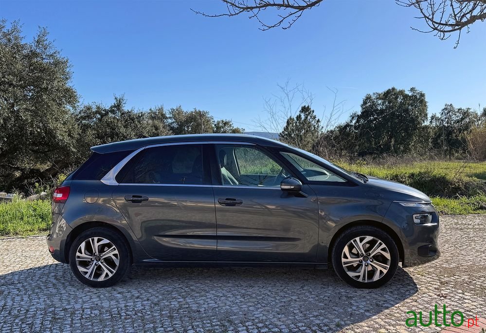 2016' Citroen C4 Picasso photo #3