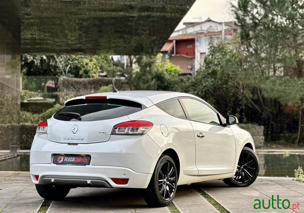 2013' Renault Megane photo #2