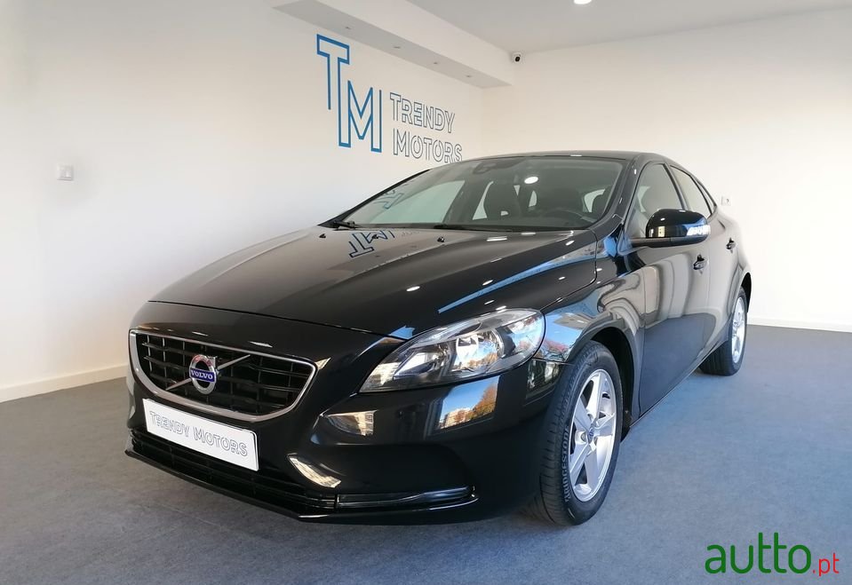 2013' Volvo V40 photo #1