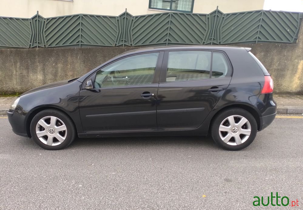 2004' Volkswagen Golf photo #4