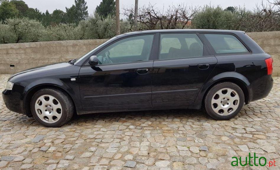 2004' Audi A4 Avant photo #1