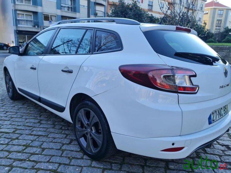 2010' Renault Megane Sport Tourer photo #3