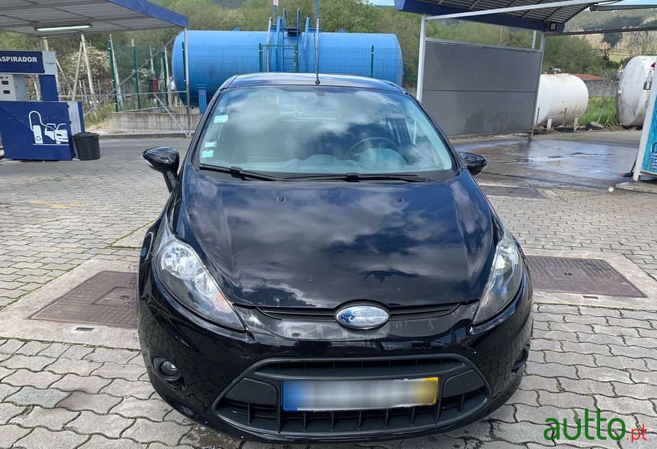 2010' Ford Fiesta photo #2
