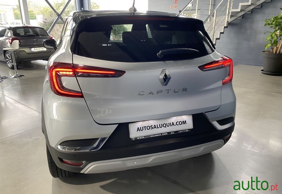 2021' Renault Captur photo #4