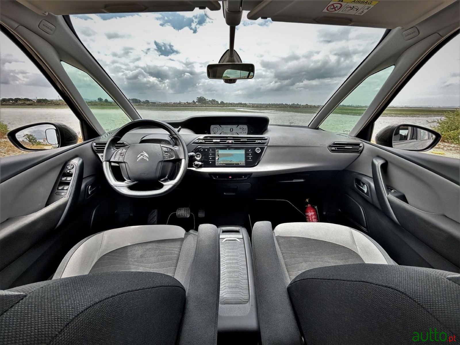 2014' Citroen C4 Grand Picasso photo #3