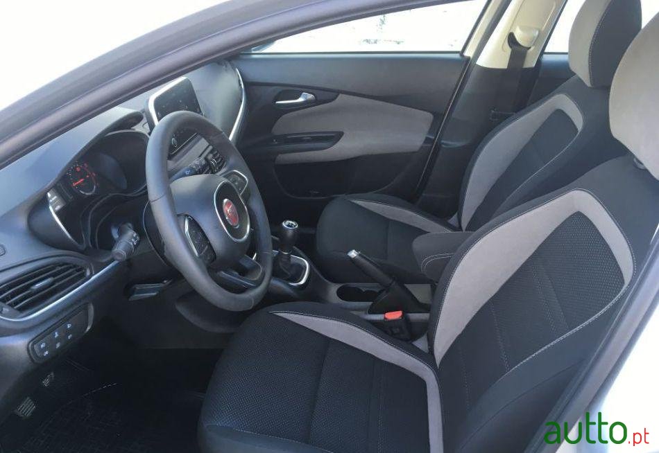 2018' Fiat Tipo photo #2