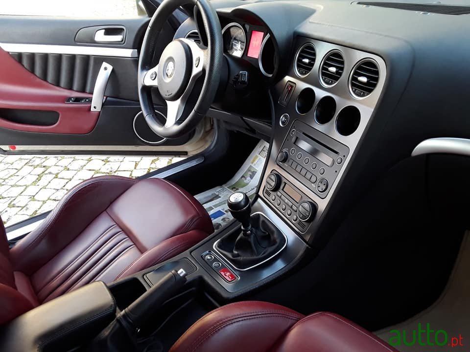 2009' Alfa Romeo Brera photo #2