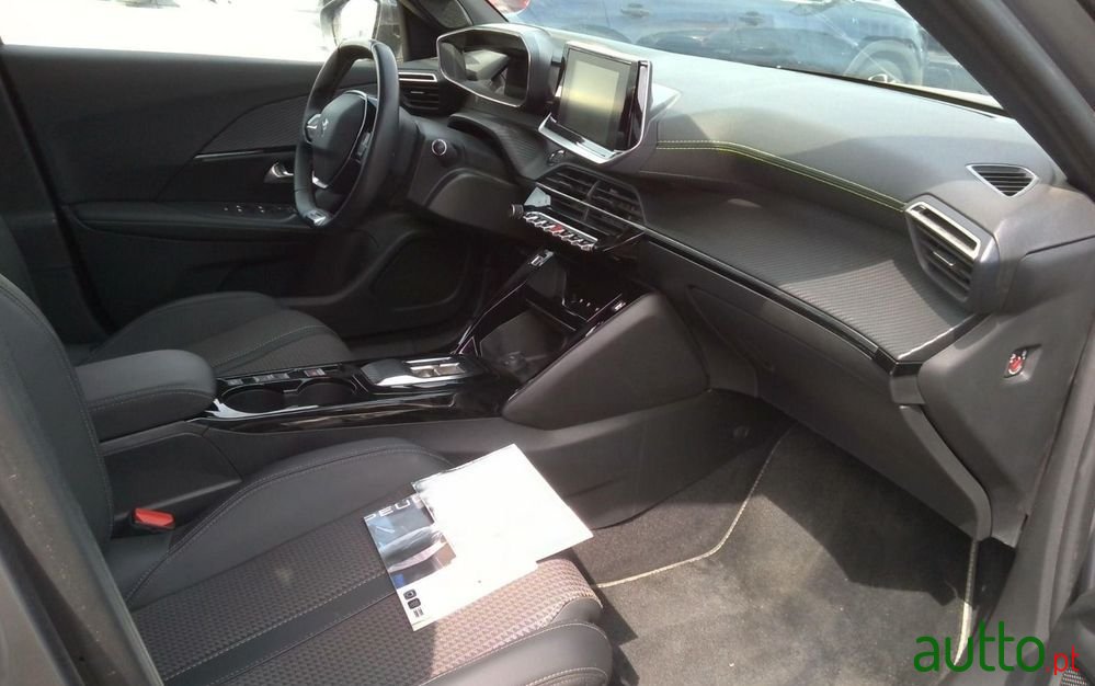 2023' Peugeot e-2008 50 Kwh Gt Pack photo #3