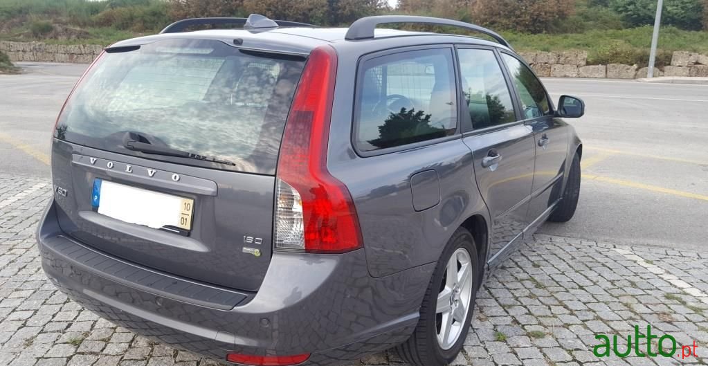 2010' Volvo V50 photo #2