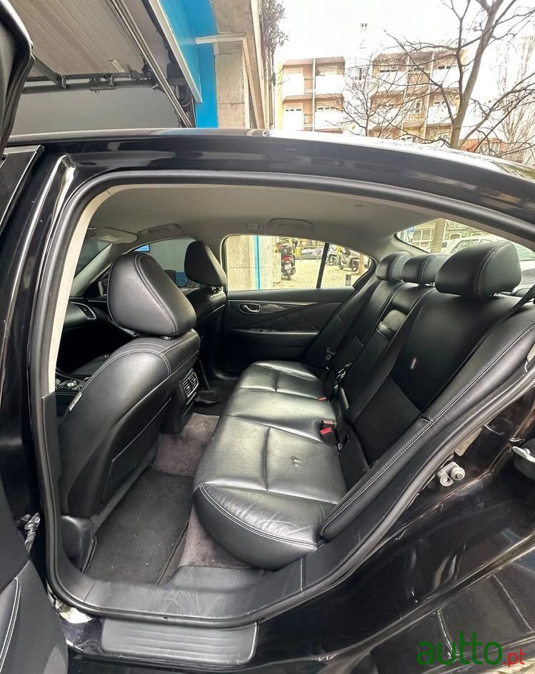 2017' Infiniti Q50 photo #5