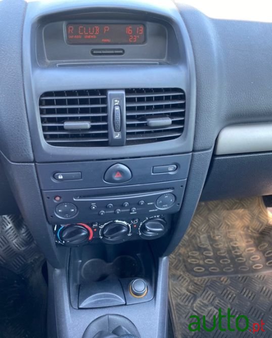 2005' Renault Clio photo #5