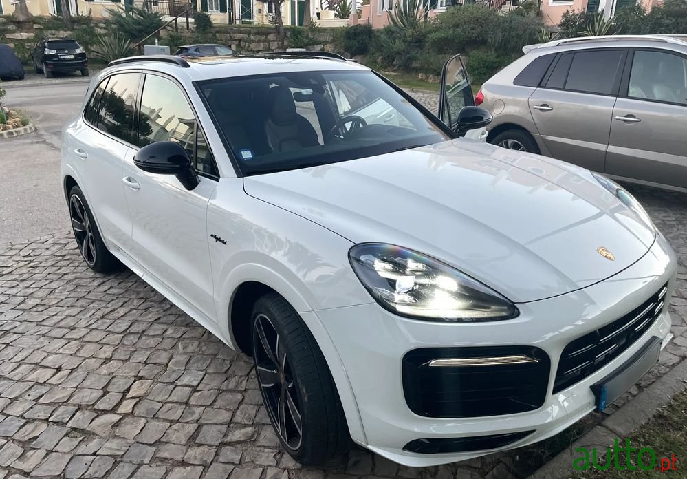 2020' Porsche Cayenne photo #1