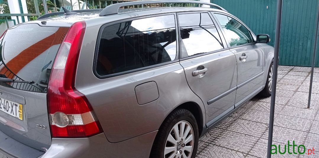 2004' Volvo V50 photo #2