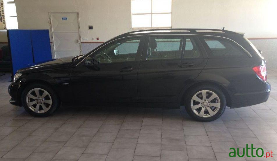 2011' Mercedes-Benz C-220 photo #1