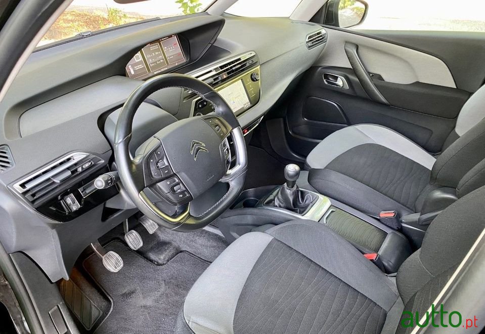 2014' Citroen C4 Grand Picasso photo #3