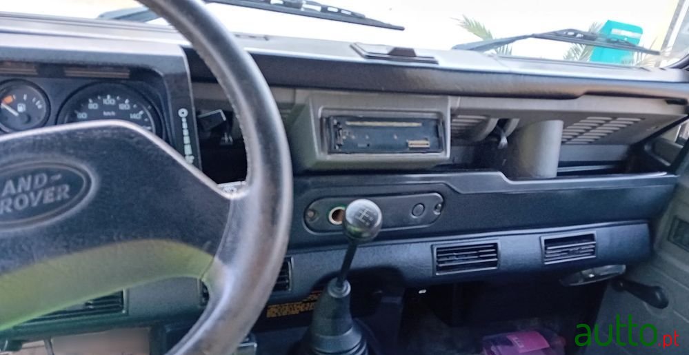 2000' Land Rover Defender photo #6