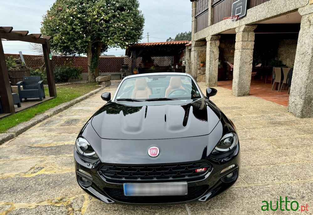 2017' Fiat 124 Spider photo #2