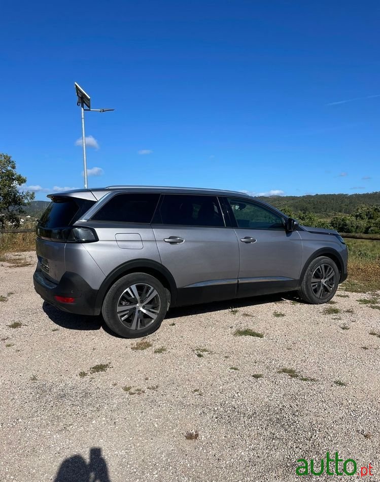 2021' Peugeot 5008 photo #3