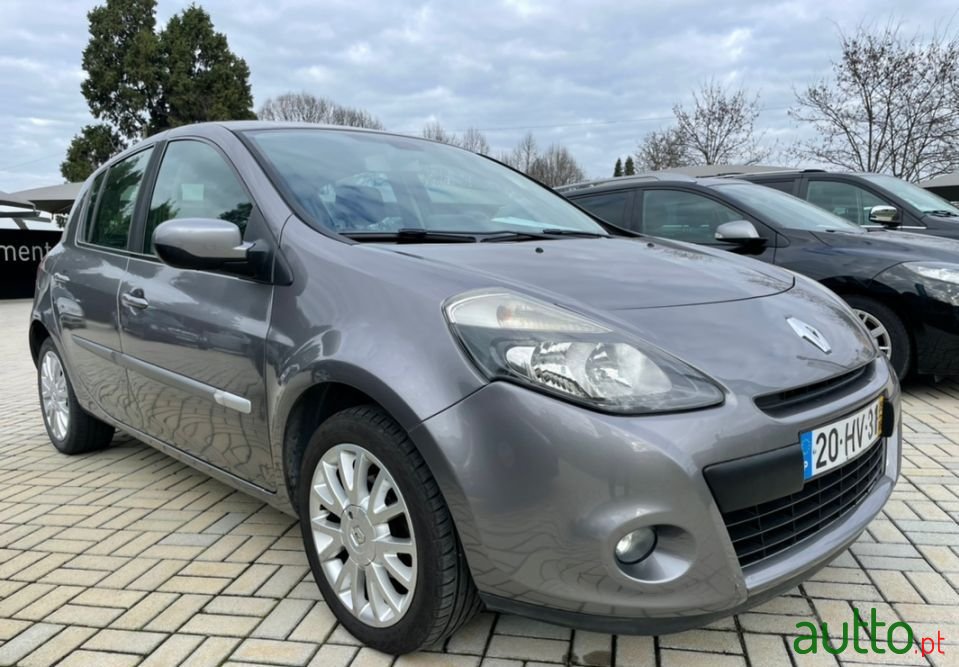 2009' Renault Clio photo #3