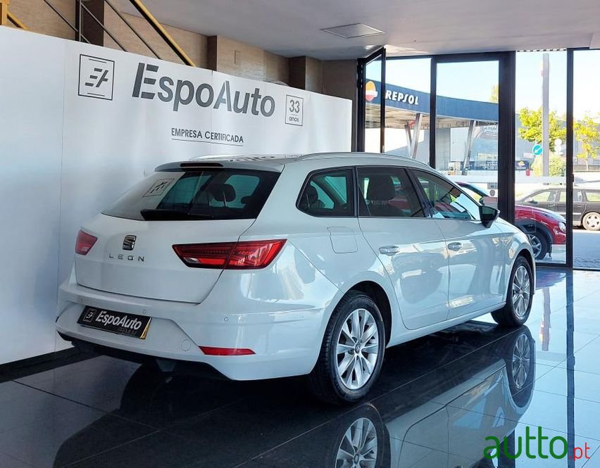 2019' SEAT Leon St photo #3